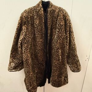 Elegant Leopard Print Teddy Jacket
